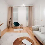 Fabulous And Fancy Center Designer Apartmán *
