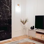 Fabulous And Fancy Center Designer Apartmán *