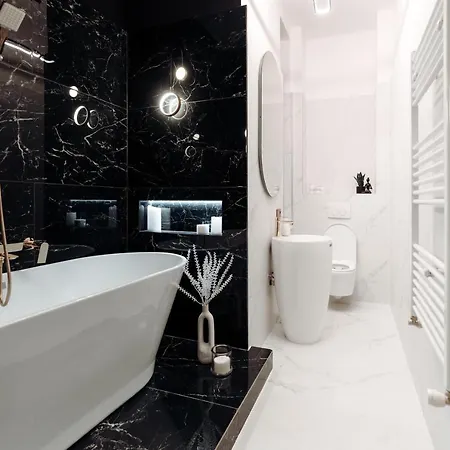 Fabulous And Fancy Center Designer Apartment *