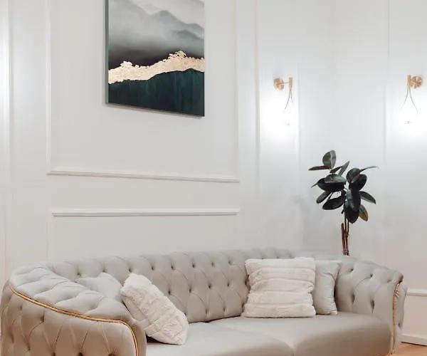 Fabulous And Fancy Center Designer Apartman