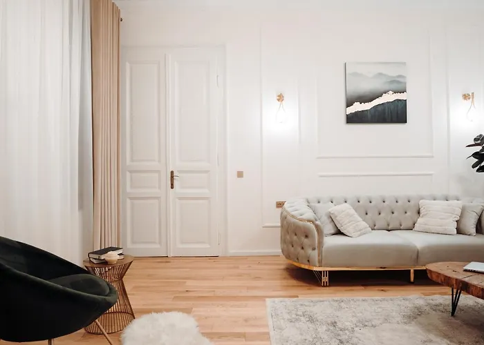 Fabulous And Fancy Center Designer Apartman *