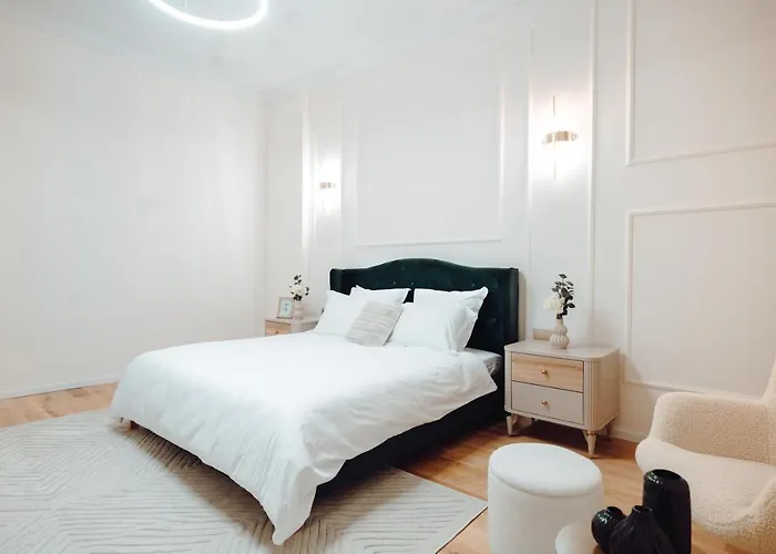 Apartman Fabulous And Fancy Center Designer