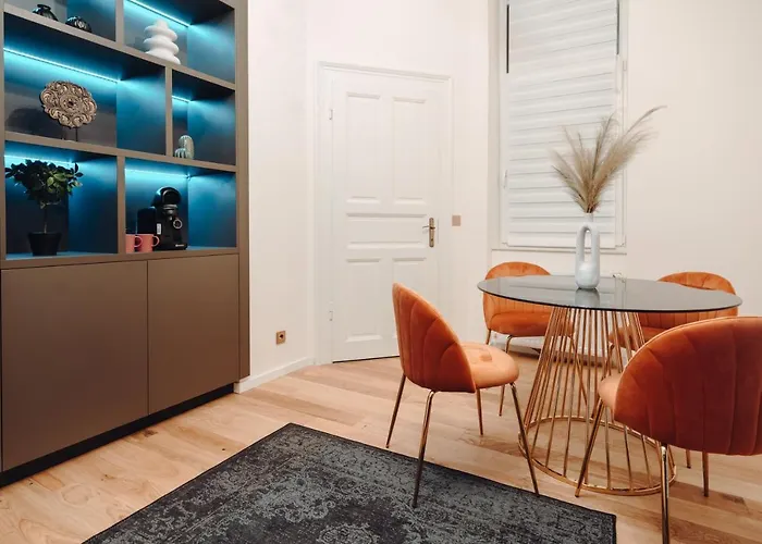 Apartman Fabulous And Fancy Center Designer